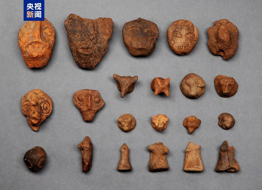 △河南新鄭裴李崗遺址出土的陶塑