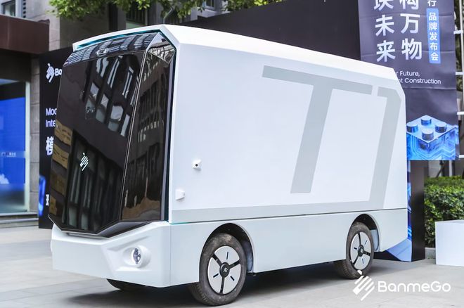 ▲斑陌易行T6机器人