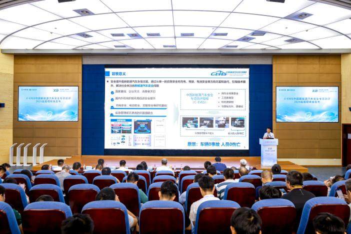 “井盖-涉水”等复合场景创新引入：C-EVES中国新能源汽车安全专项推动电池安全升级