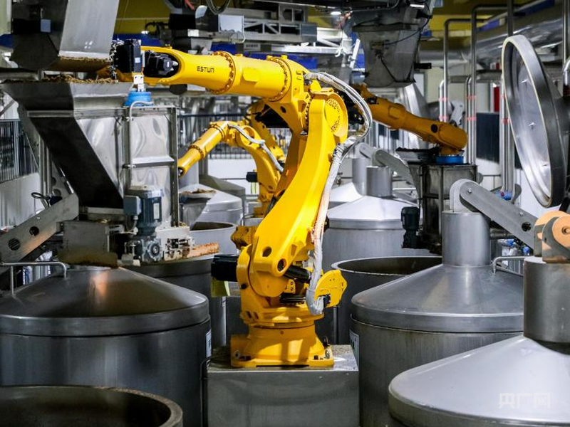 今世缘酒业智能化酿酒车间（央广网发 今世缘酒业供图）