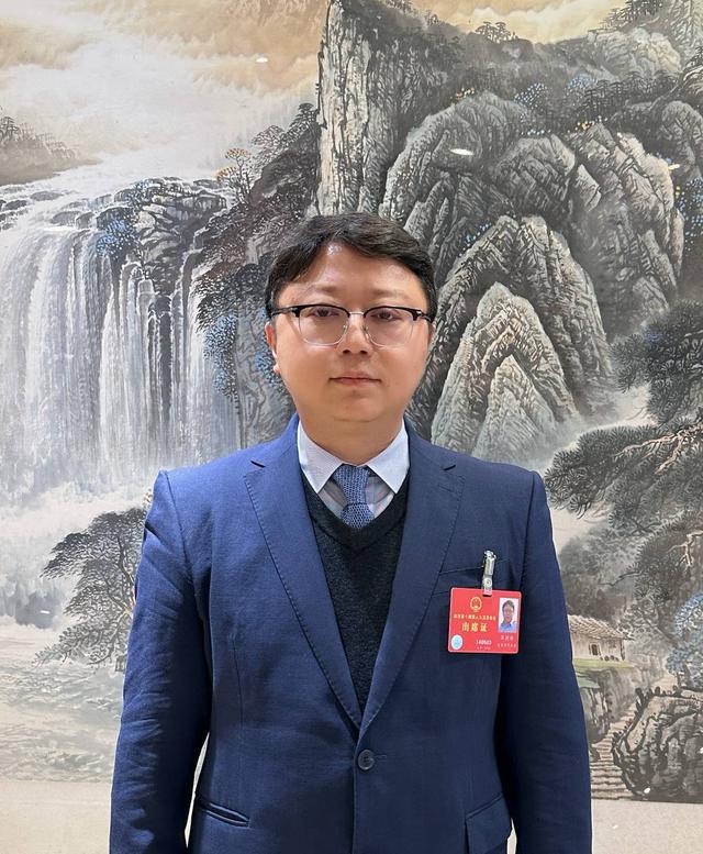 充电5分钟续航500公里不是梦？四川省人大代表华剑锋想让电池更“耐扛”｜代表在这里