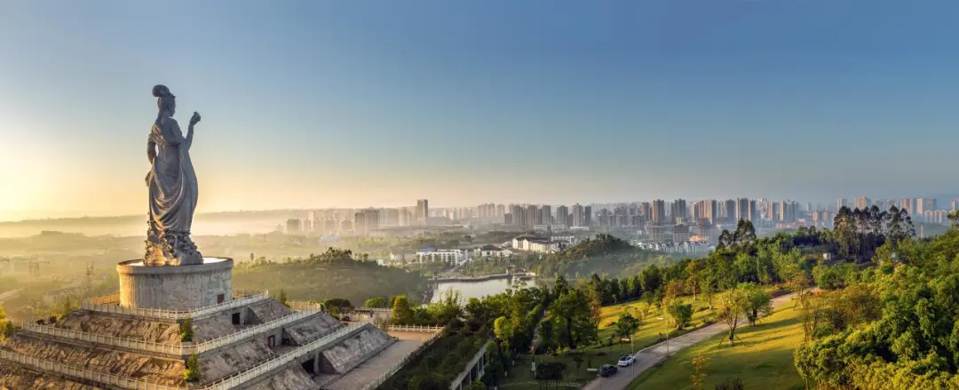 这是从神女湖公园拍摄的永川城市一角