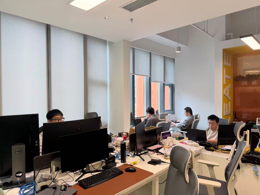（手亿计算机在“模力营”的办公空间）