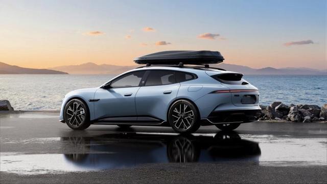 阿维塔06T首次亮相：旅行车体态+华为乾崑加持｜新品速递