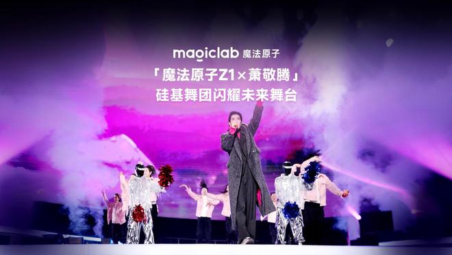 全球首次，魔法原子人形机器人展示360度转体和单手倒立