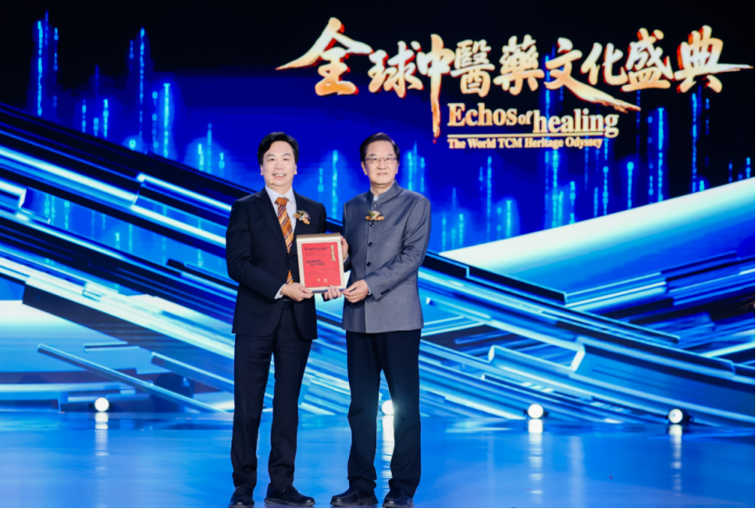 美国硅谷阳气整合医学中心首席执行官李宗恩（左）