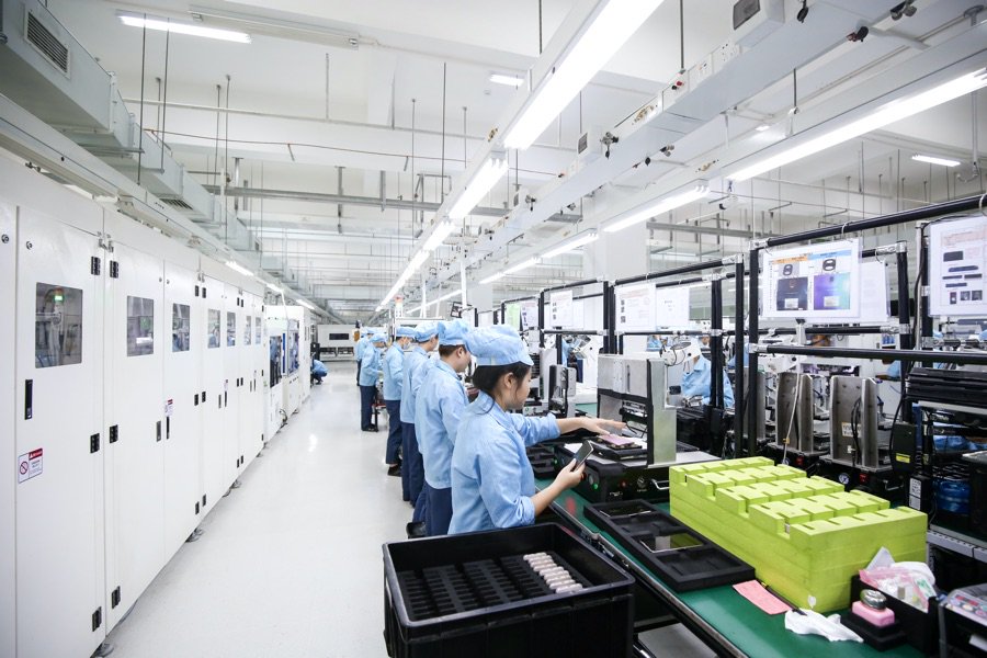 图为OPPO智能制造工厂一线。受访单位供图。