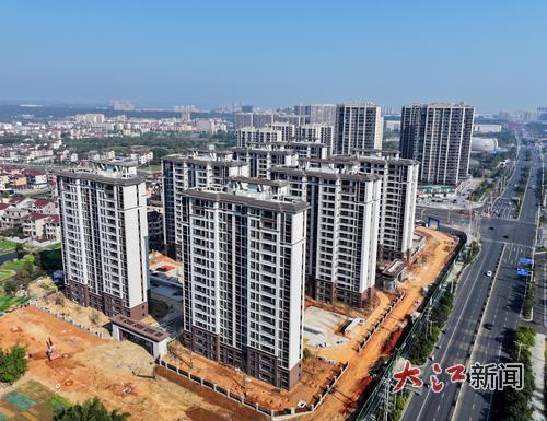 2025年11月24日，基恩市泰和縣孔明塘城市棚戶區改造安置房項目正在進行園林綠化施工。大江網視覺江西丹恩和平攝