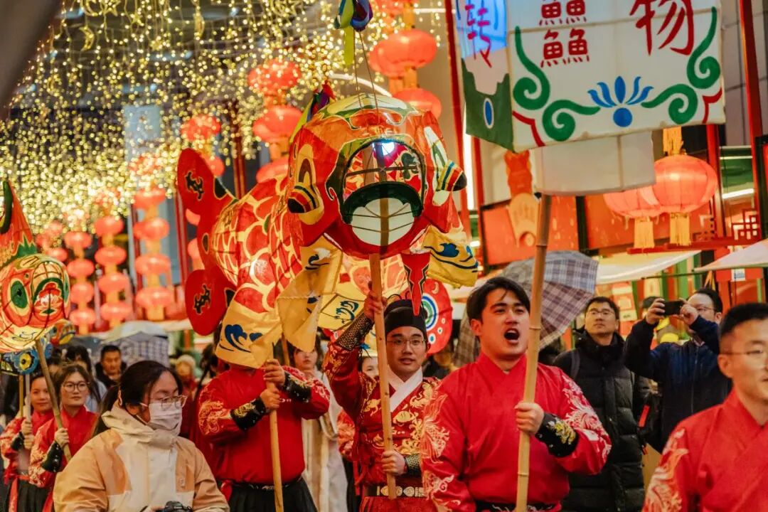 图｜“浦东中国年味节”鱼灯巡游