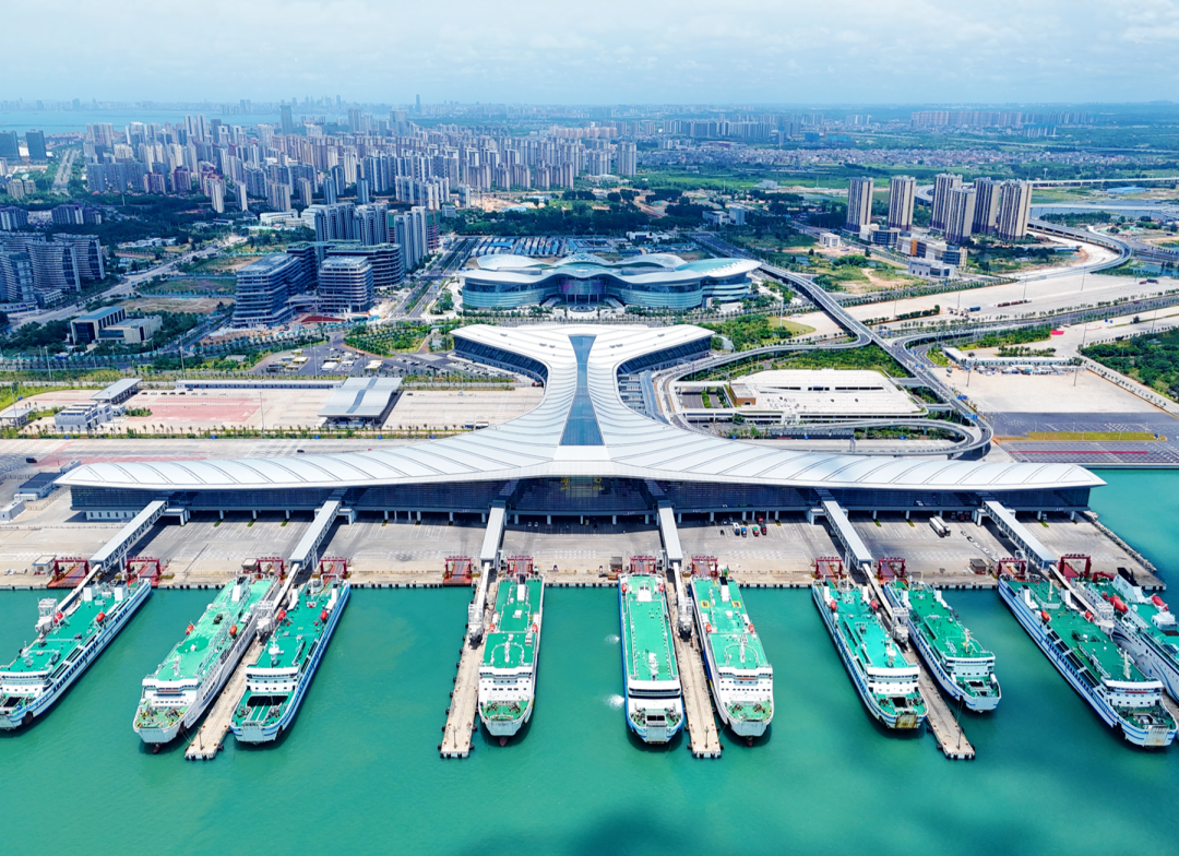 新海港、秀英港等协调应急泊位补充高峰运力。