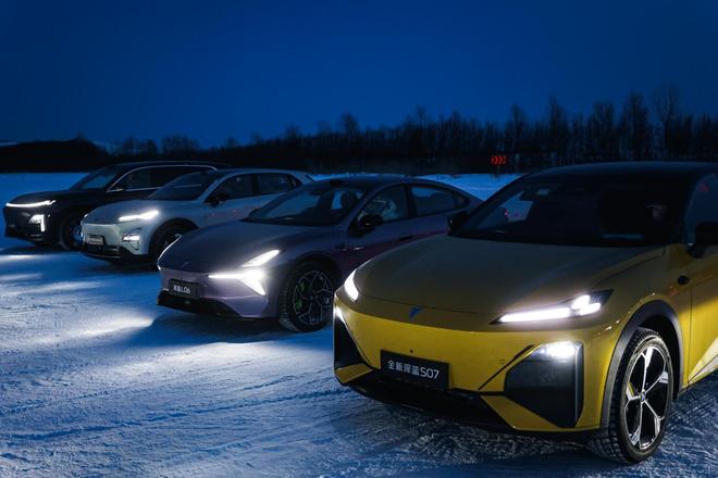 深蓝汽车全系车型参与牙克石冬测