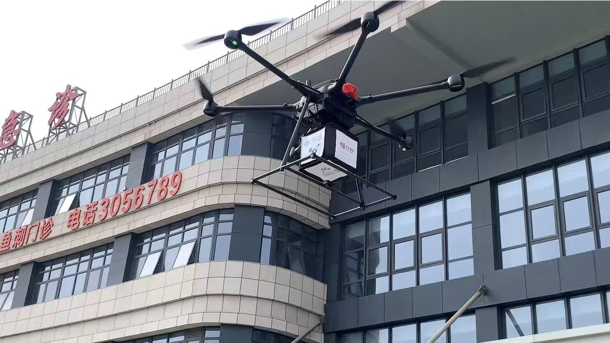 无人机运送紧急医疗物资