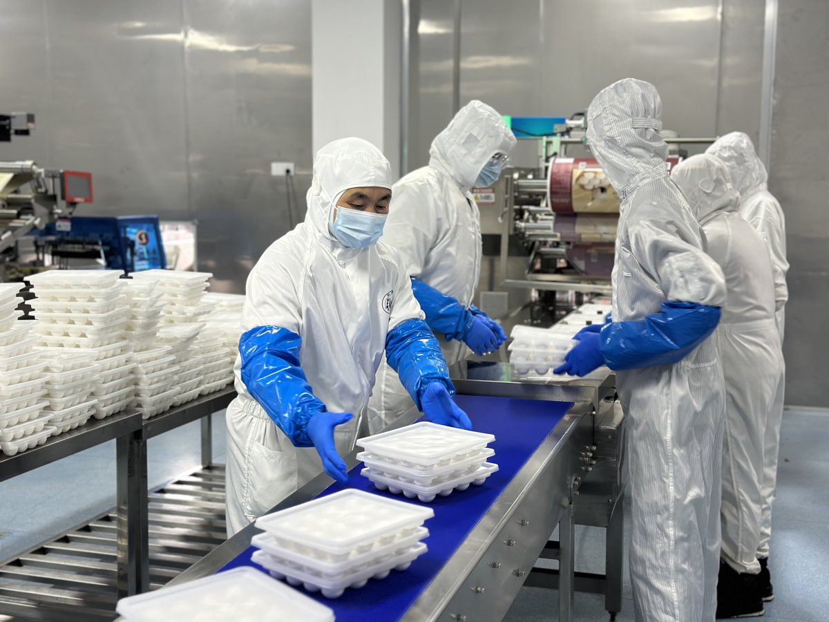 日产60吨汤圆！缸鸭狗元宵订单火热