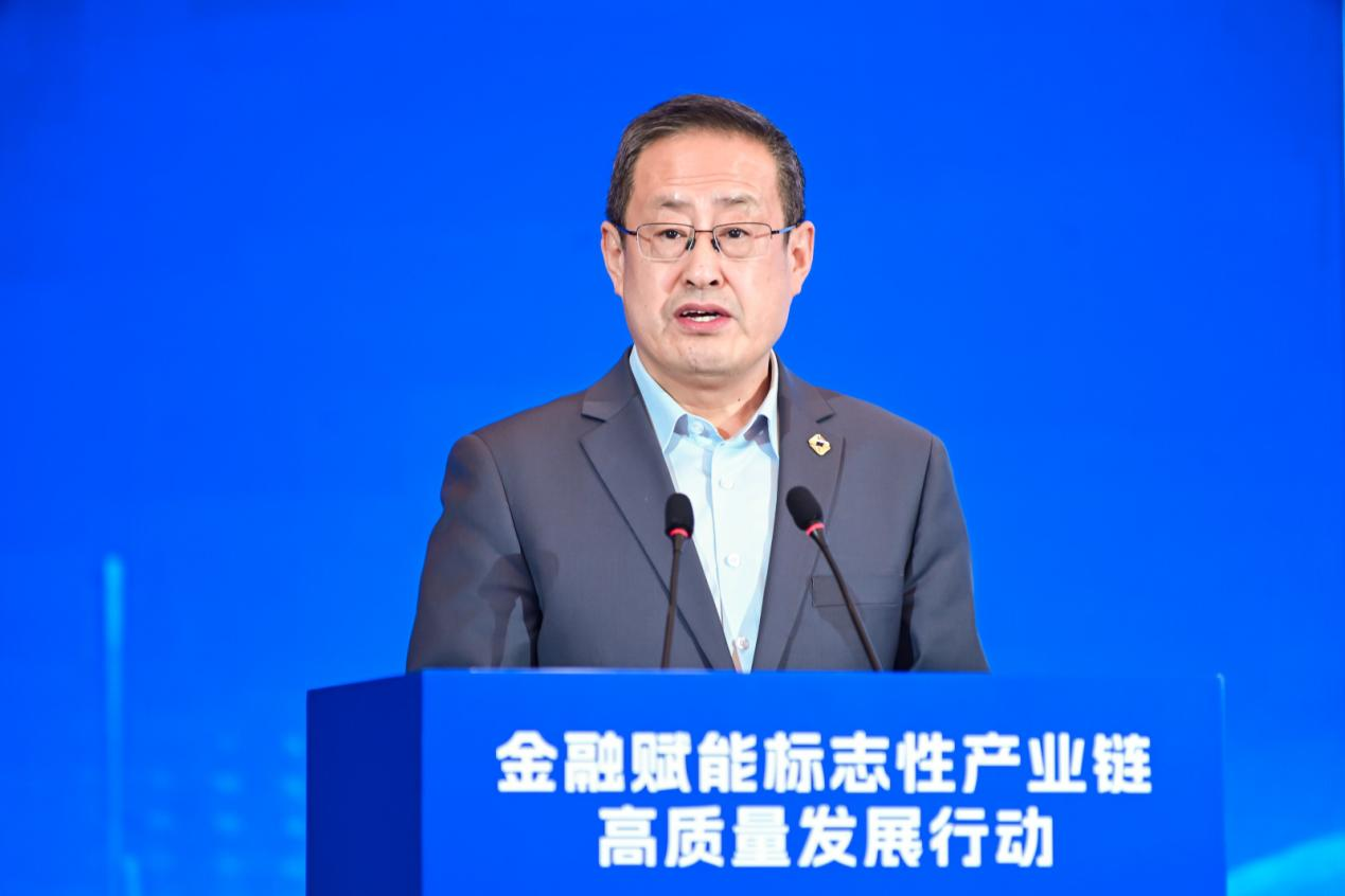 齐鲁银行行长张华现场介绍四位一体服务模式