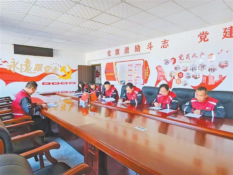 平凉圆通快递公司党支部召开党组织生活会。 本版摄影：新甘肃·甘肃日报记者 田丽媛