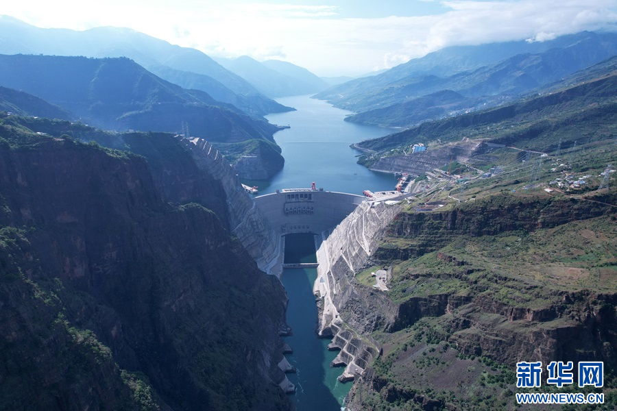 白鹤滩水电站。新华网发（闫科任 摄）