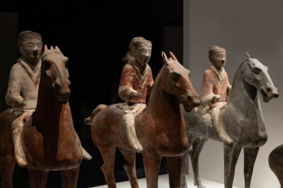 西汉彩绘陶兵马俑，正在国博展出。图源：中国国家博物馆