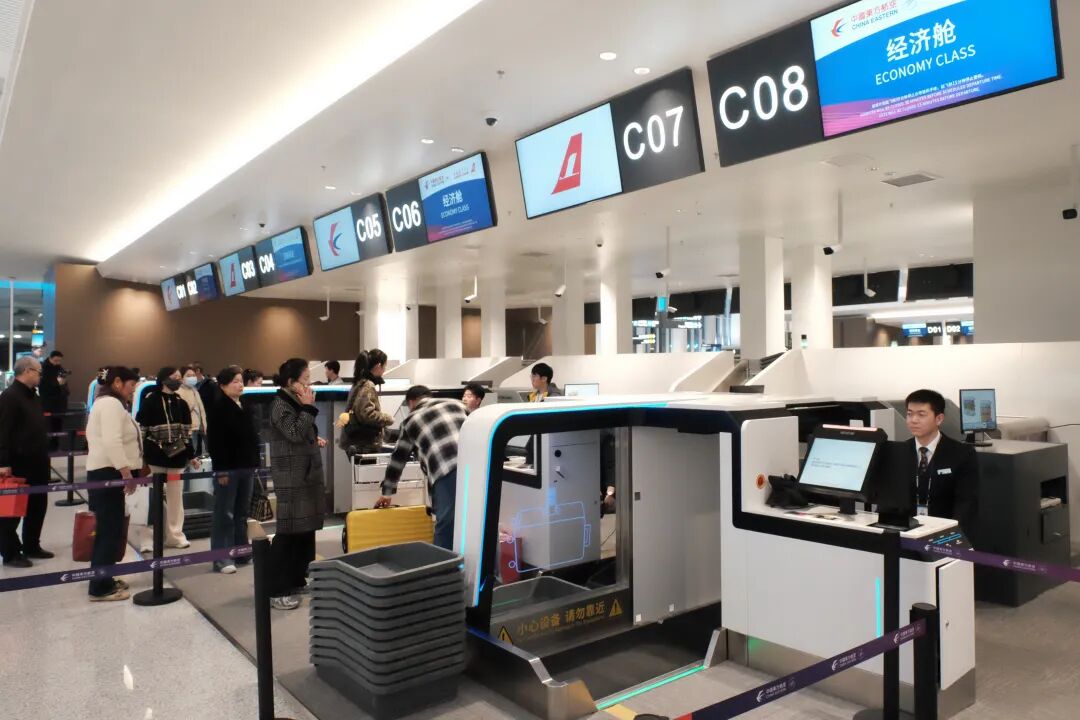 东航甘肃分公司搬迁中川机场T3后，为旅客创造了更舒适的出行环境（姜静/摄）