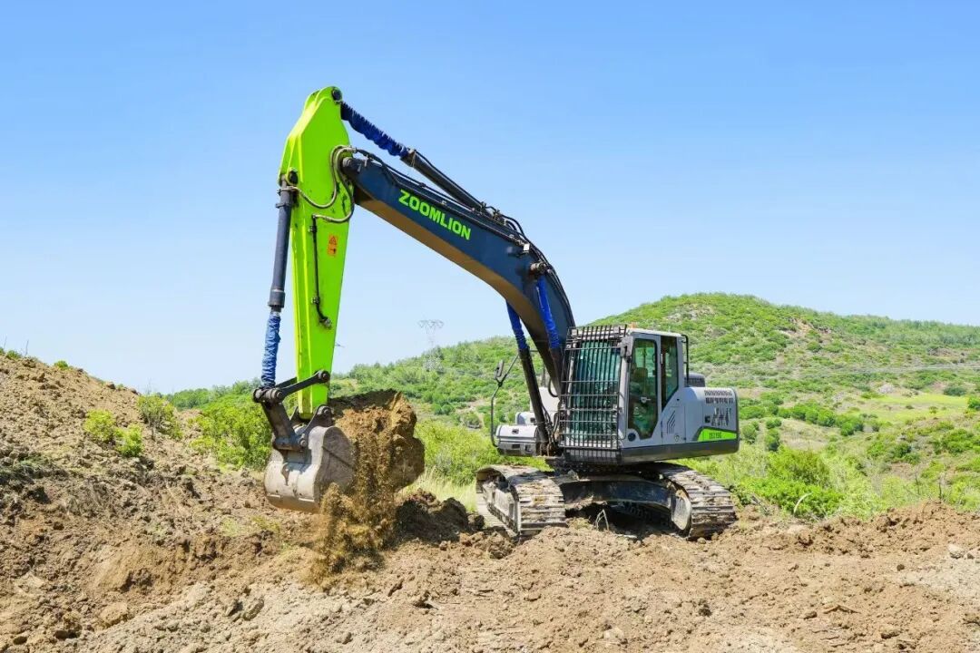 ▲中联重科ZE215G挖掘机