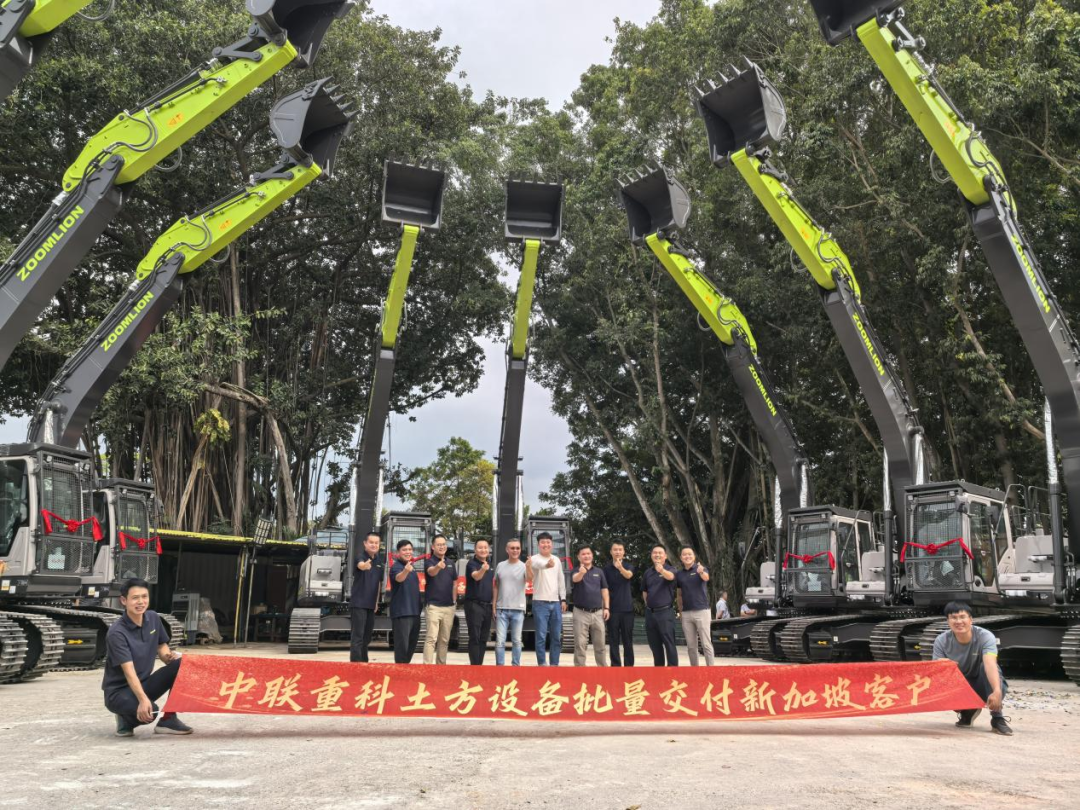 ▲中联重科挖掘机批量交付新加坡客户