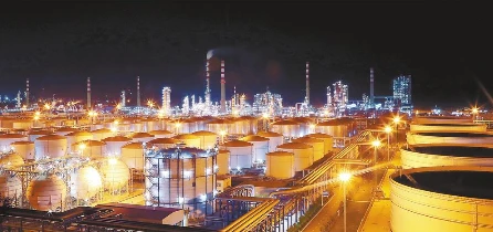 中石油云南石化公司安宁草铺炼化厂。 记者 杨峥 摄