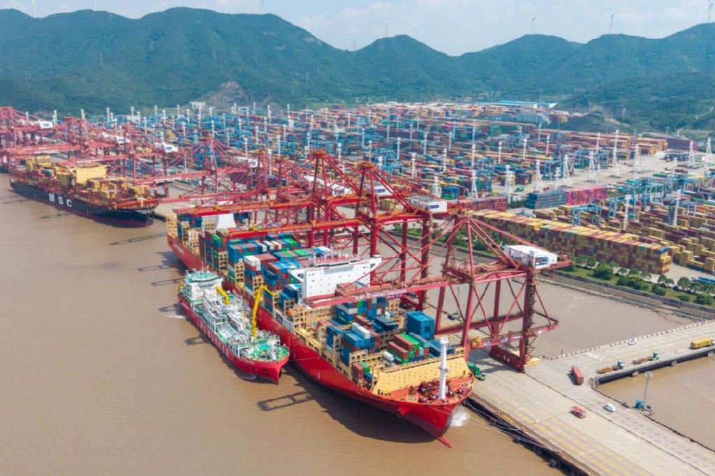 繁忙的宁波舟山港（图｜央视网）