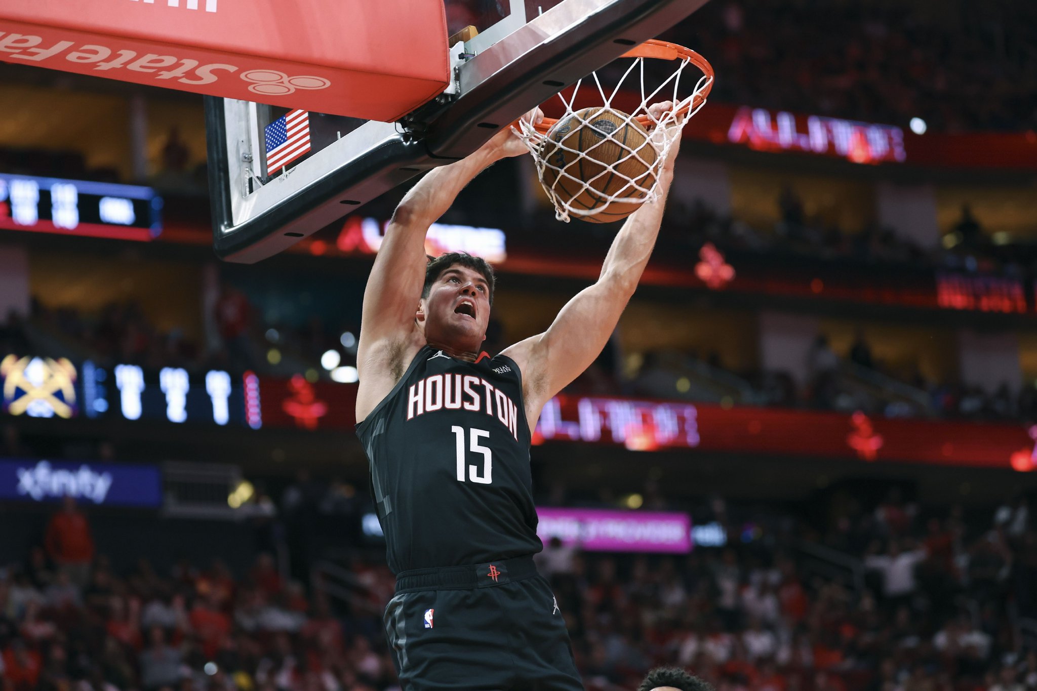 眼疾手快！谢泼德抢断反击一条龙 飞身双手扣篮