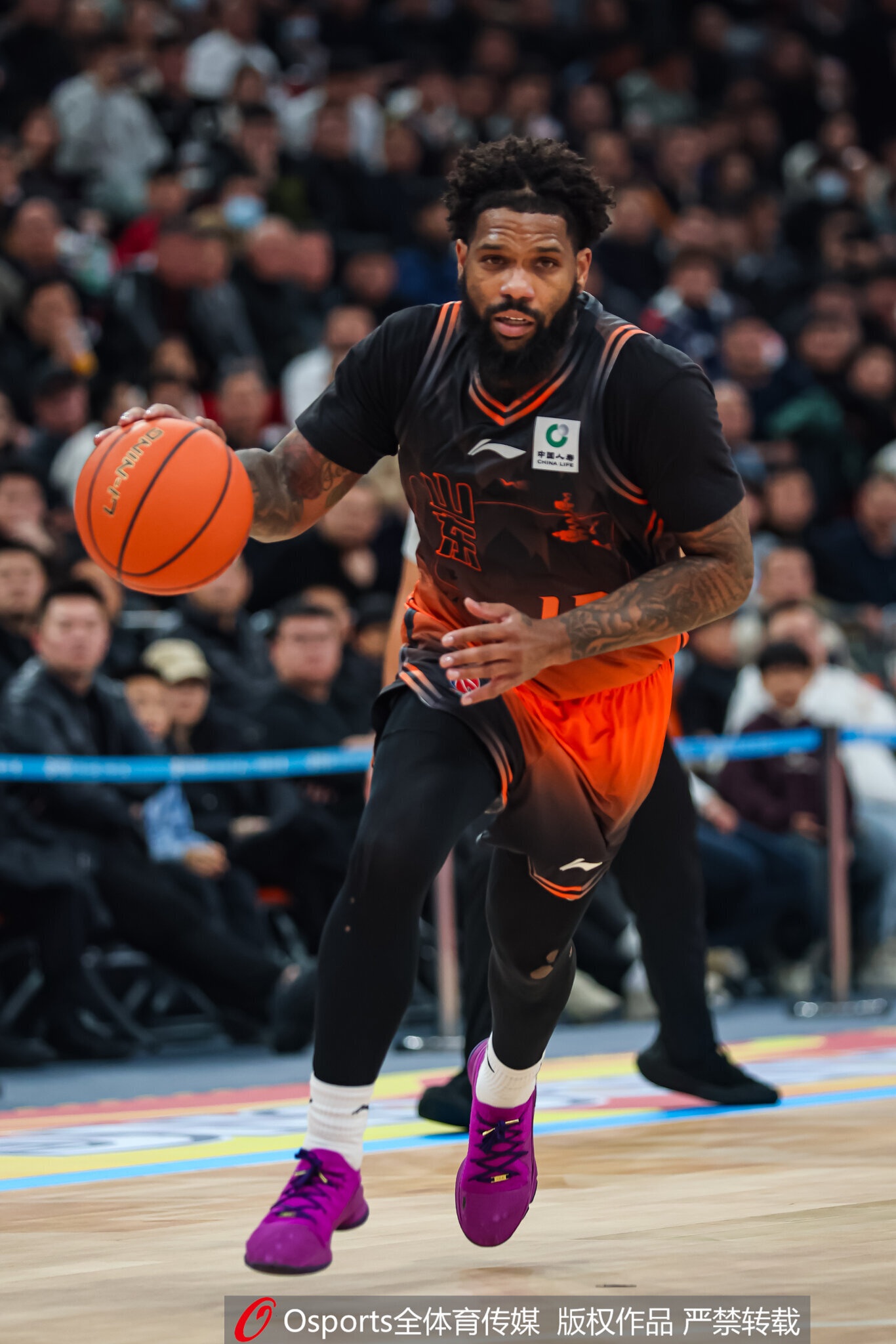 鲁媒：山东小外援鲍威尔得分稳定性不足 防守问题大 应该要换了