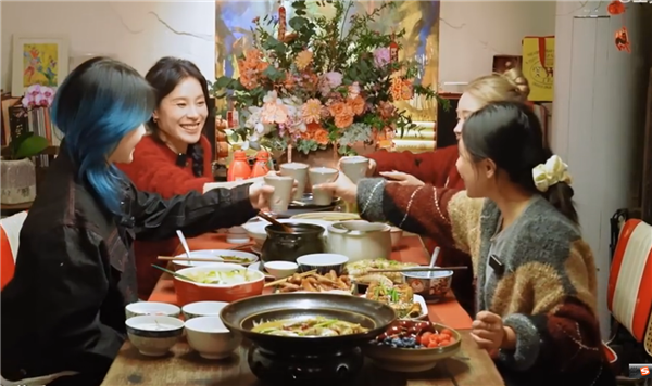 蔚来CEO李斌妻子上线女性访谈节目 网友：老板娘都不做幕后 走台前了