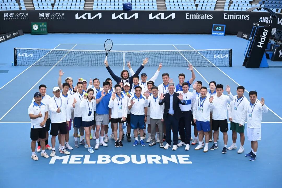 图为来自中国的业余网球高手参加国窖1573澳网业余挑战赛冠军邀请赛