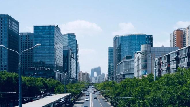 北京城市街景与中央广播电视塔 图源：摄图网