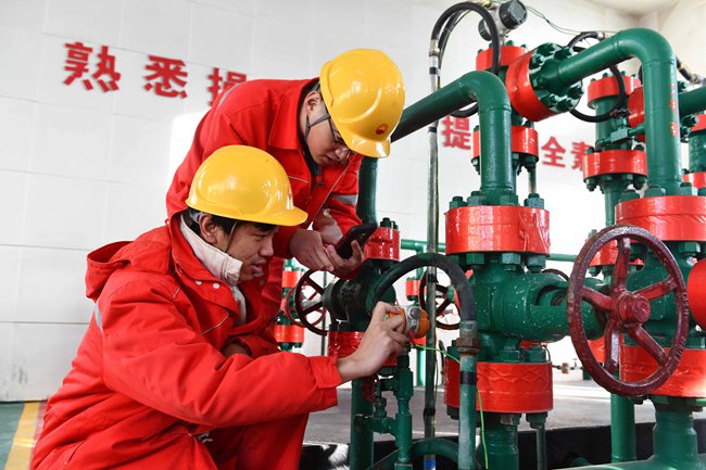 ��������������й�ʯ�ͳ����������ʮһ��������ҵ����ȫԱ���϶�������վעˮ�÷�����Ǳ�����״̬