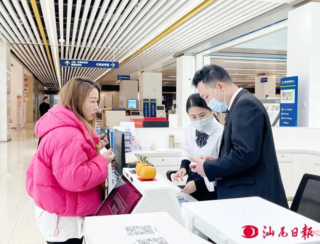 城区不断提升政务服务水平，持续优化营商环境。