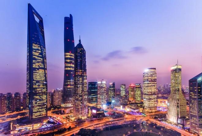 上海浦东陆家嘴夜景风光 图源：摄图网