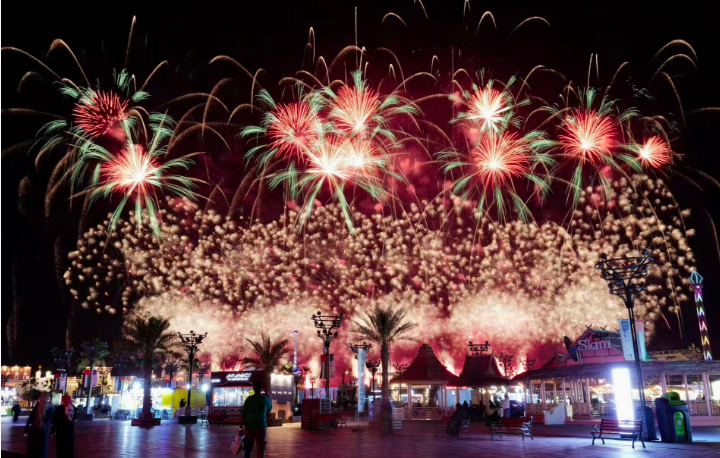 双语丨浏阳烟花绽放阿布扎比夜空 湖湘文化点亮阿联酋新春