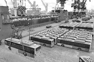 山东烟台： 天然气公交车出口墨西哥