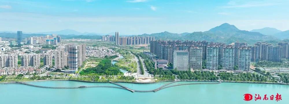 城区加快打造宜居宜业宜游的现代化滨海新城。