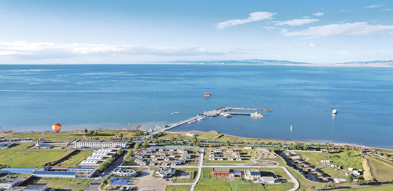 青海打造国际生态旅游目的地热度持续攀升。本报记者 魏雅琪 李娜 摄