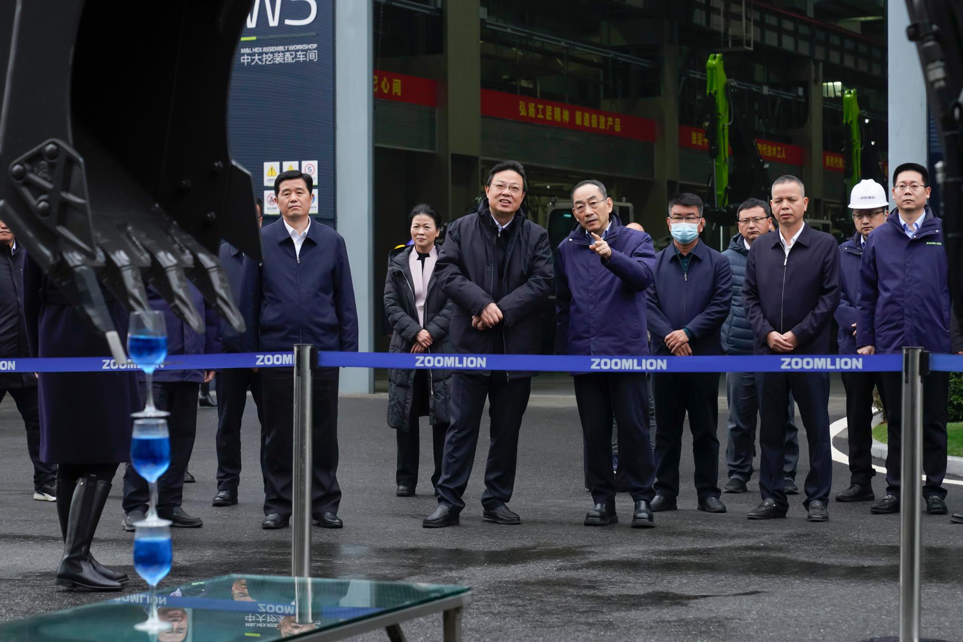 ▲海南省副省长杨国强、湖南省副省长余红胜在中联智慧产业城调研