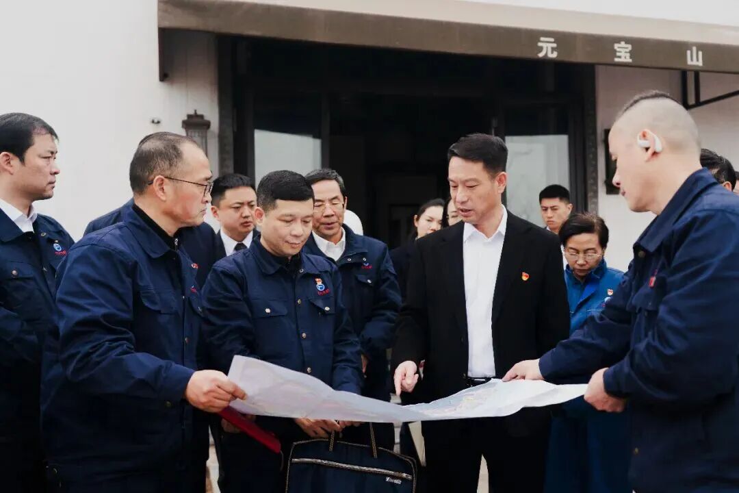 方大集团董事局主席方威在九江钢铁调研/图源：辽宁方大集团