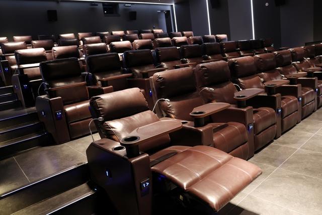 影院3号厅可以边吃边看边躺 赖鑫琳 摄