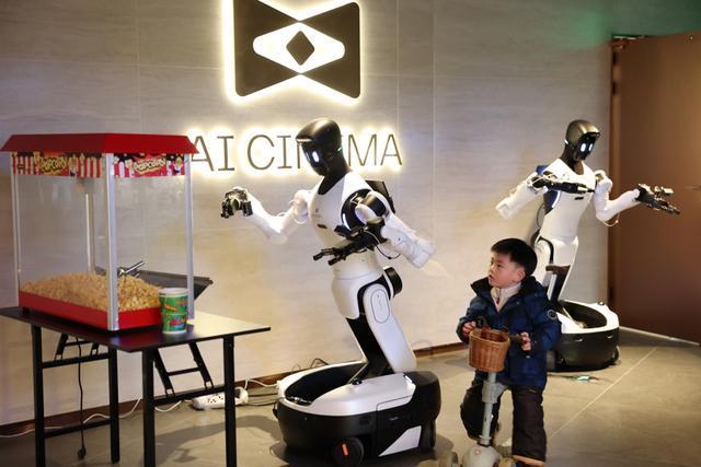 备战春节档，机器人正在加紧练习 赖鑫琳 摄