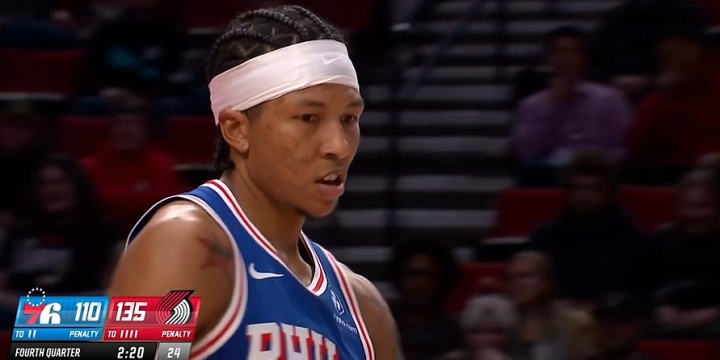 你想干什么！比彻姆满弓战斧想隔扣杨瀚森 杨瀚森犯规破坏