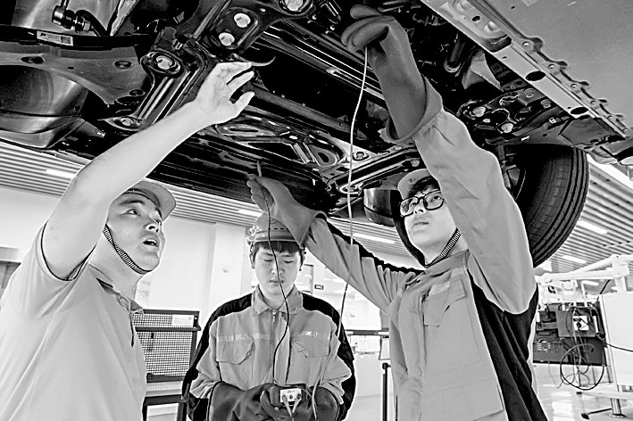 告别“黑板上开拖拉机”——职业实训如何打通产学“断层”