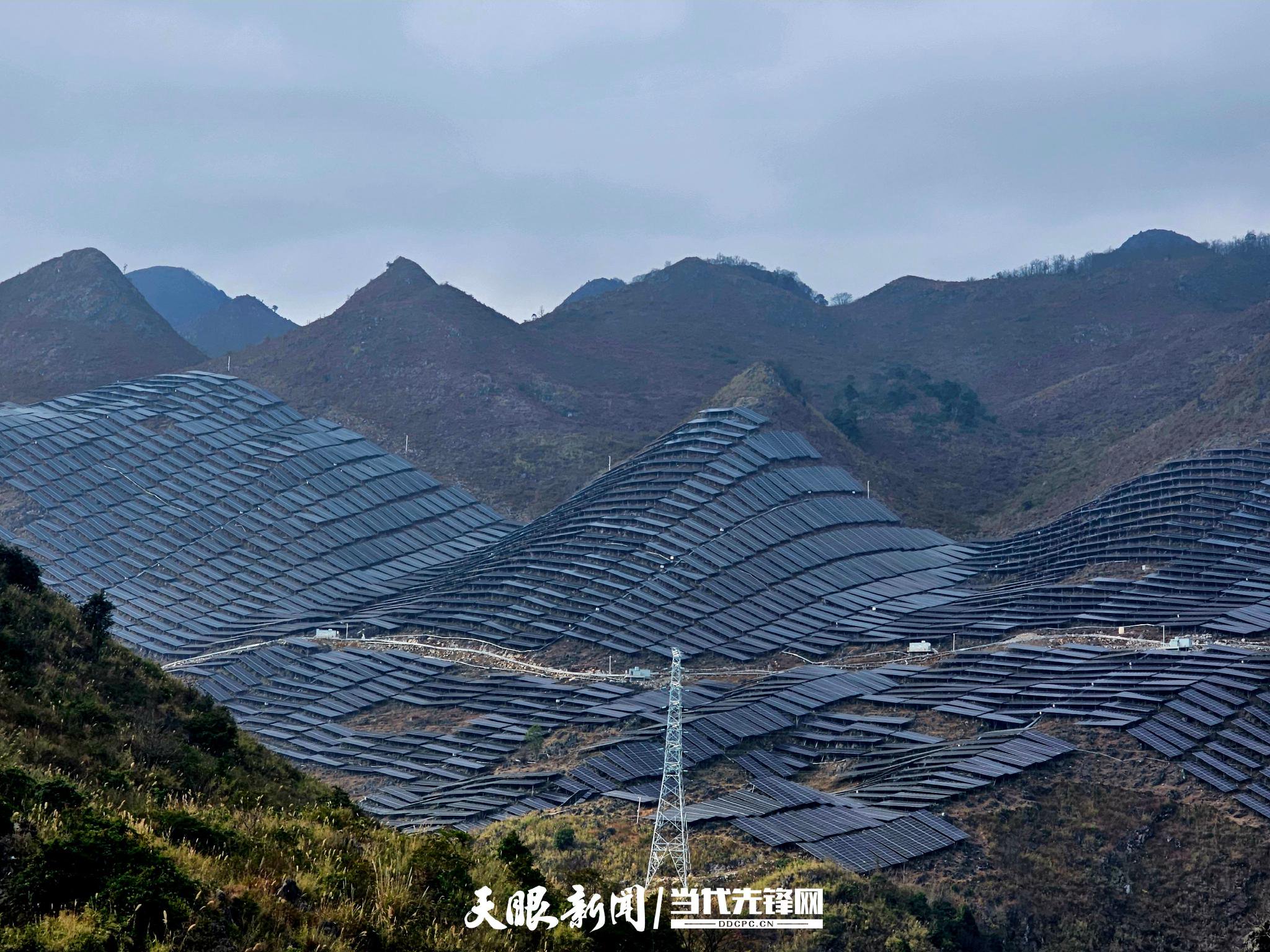安顺关岭新能源光伏场区。黄光潇 摄