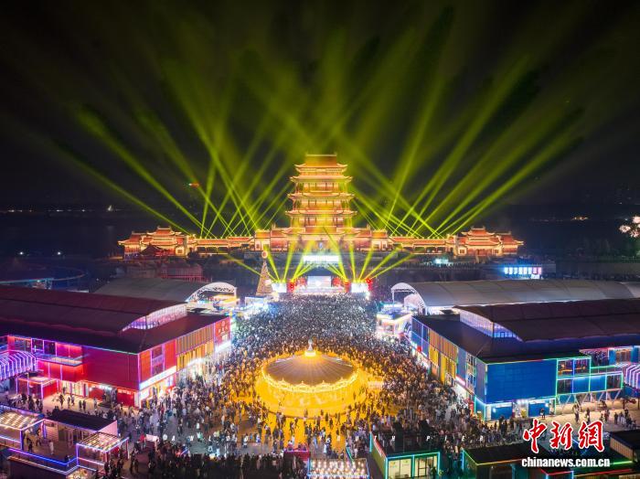 位於湖南省湘潭市雨湖區湘江西岸的萬樓景區。湘潭市委宣傳部 供圖