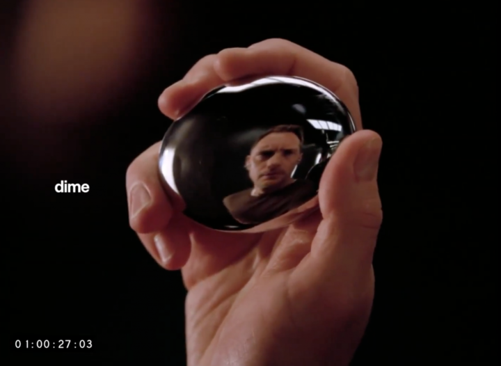 ▲ 「假广告」中的 DIME 耳机