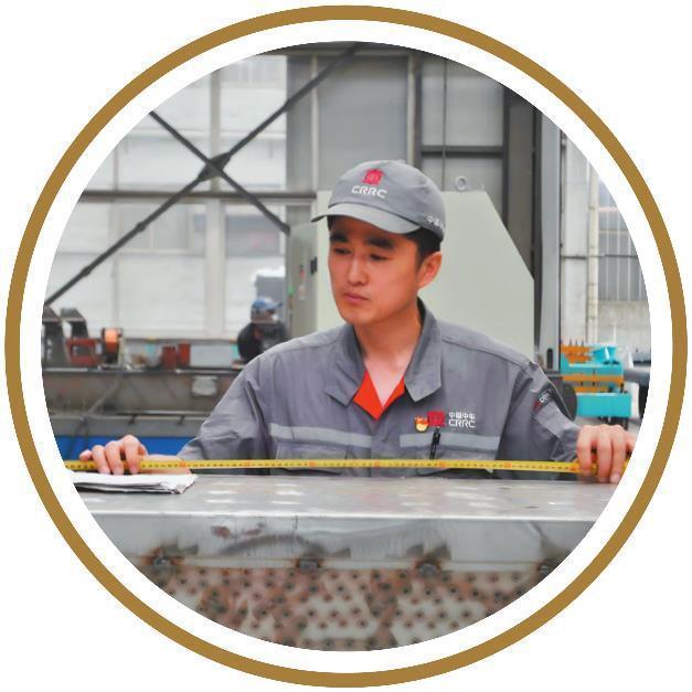 张文君 大连国铁装备制造有限公司 年货必备：100台利勃海尔挖掘机举升架