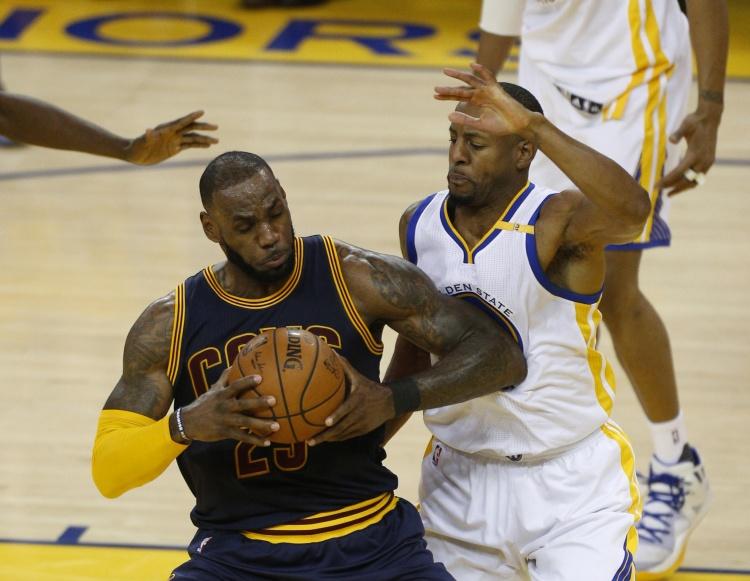 娟儿：詹姆斯几乎单枪匹马把宇宙勇逼到绝境 仅凭此他就是GOAT