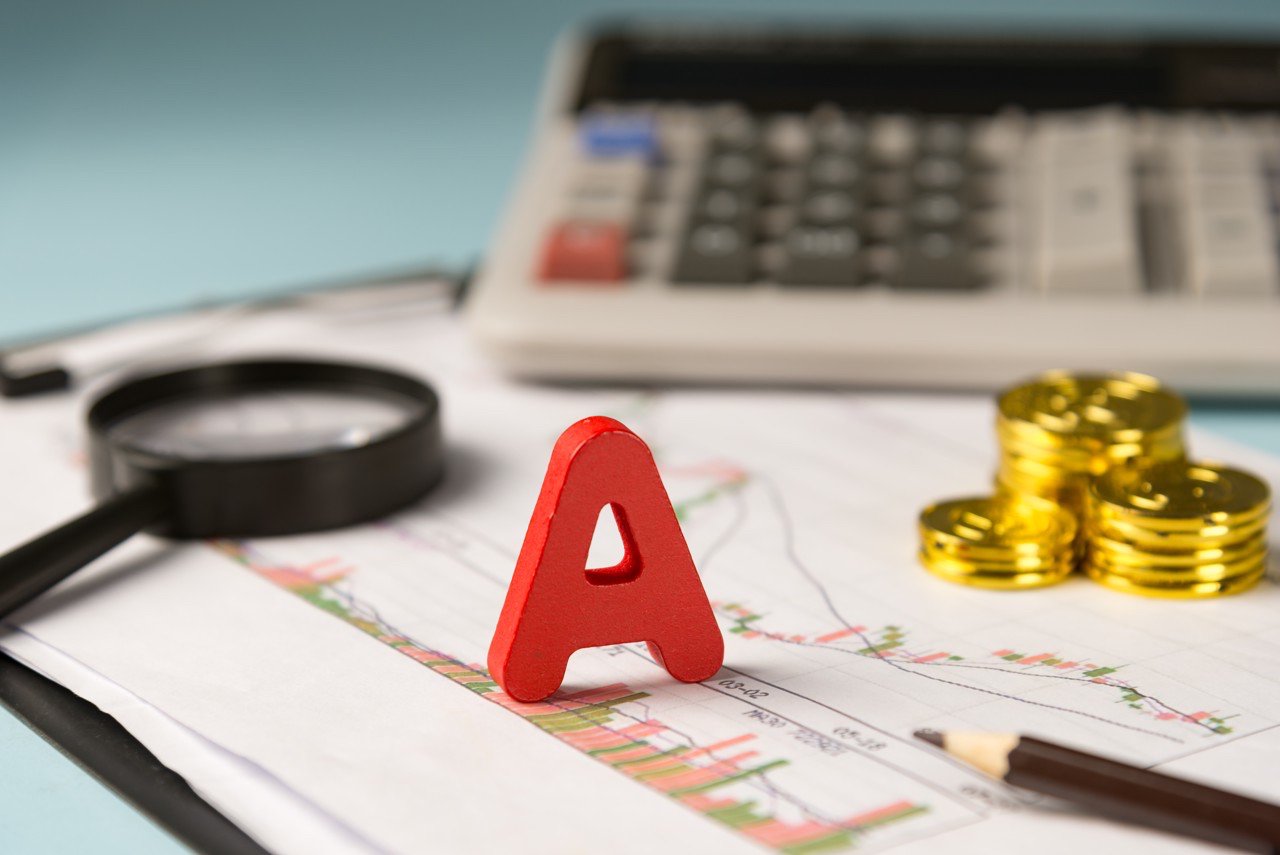 沪指近十年春节后上涨概率达70%！过年持股还是持币？有股民用年终奖补仓